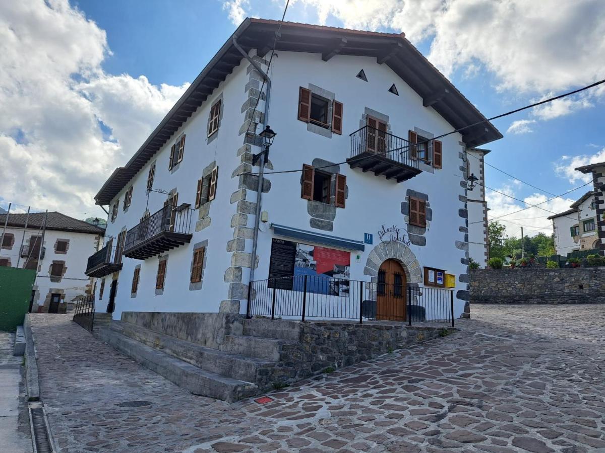 Posada De Oitz Oiz Exterior photo